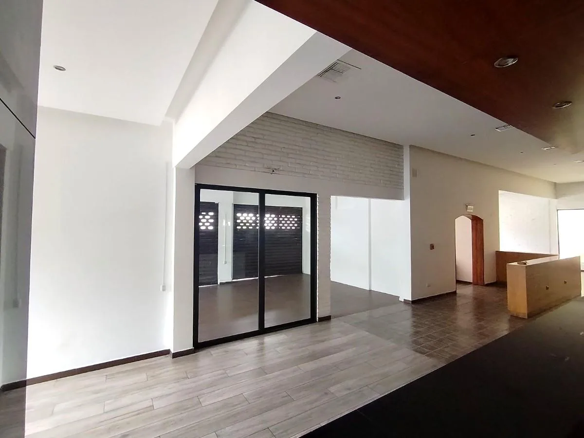 Local Comercial en Alquiler – Urdesa Central, Guayaquil EstF