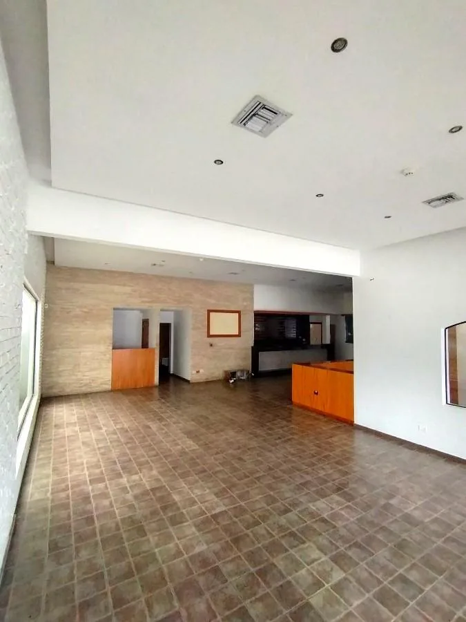 Local Comercial en Alquiler – Urdesa Central, Guayaquil EstF