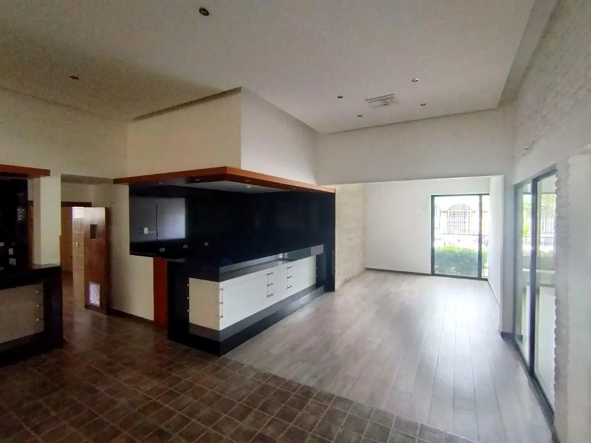 Local Comercial en Alquiler – Urdesa Central, Guayaquil EstF