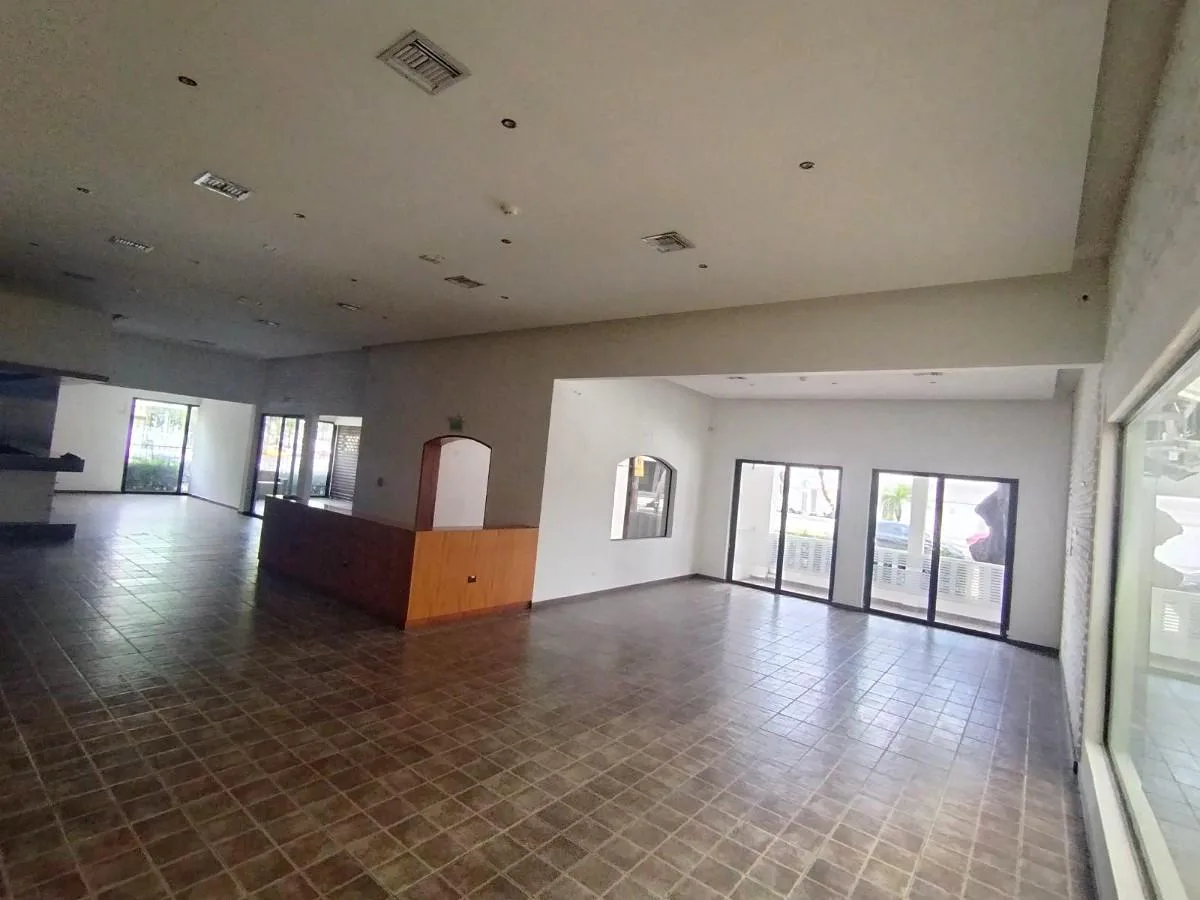 Local Comercial en Alquiler – Urdesa Central, Guayaquil EstF