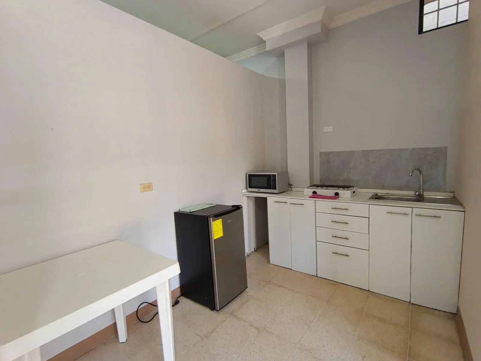Suite Amoblada en Alquiler, Bellavista Baja, GinS
