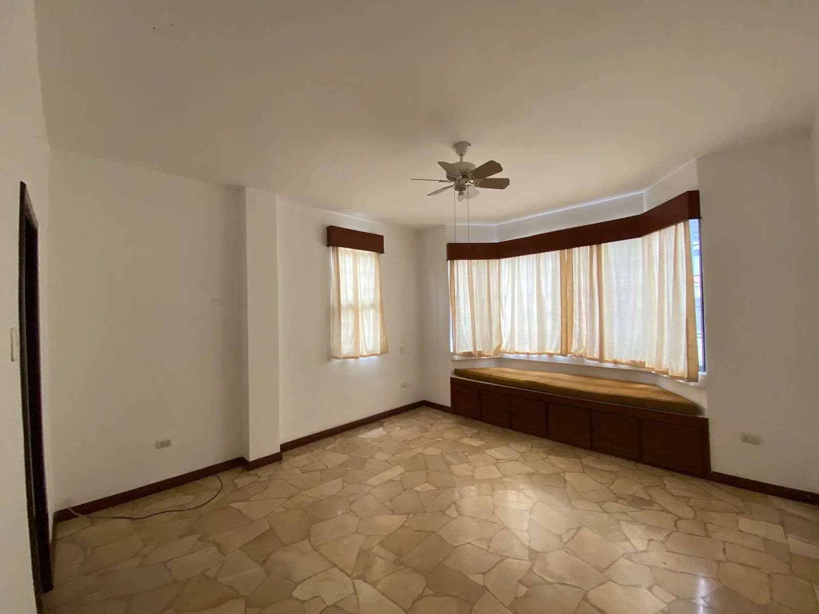 Venta de Casa rentera con uso comercial Bellavista VanRo