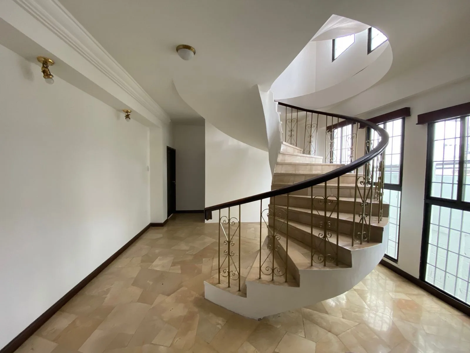 Venta de Casa rentera con uso comercial Bellavista VanRo