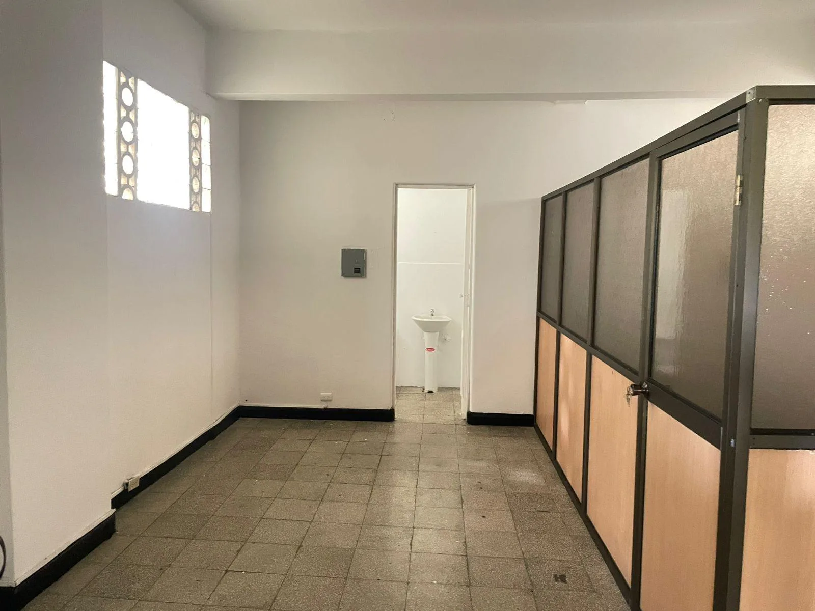 Se alquila oficina a una cuadra del Municipio de Guayaquil, JosS