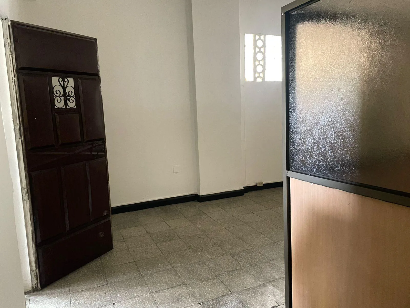 Se alquila oficina a una cuadra del Municipio de Guayaquil, JosS