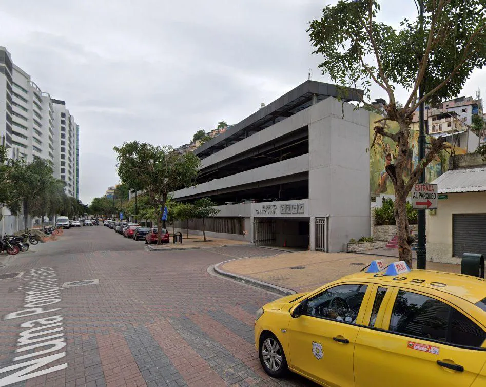 Parqueadero en venta en Puerto Santa Ana JesC