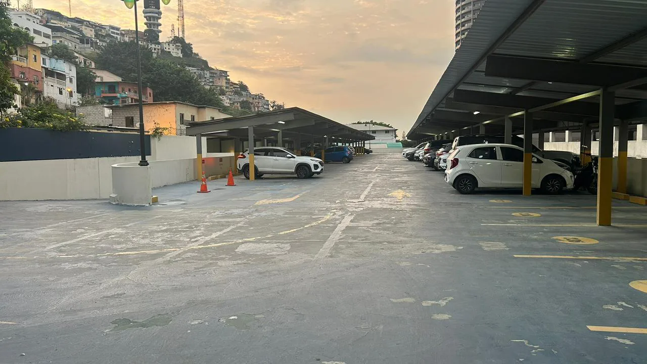Parqueadero en venta en Puerto Santa Ana JesC