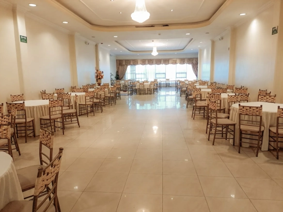 Casa y local comercial en venta en Tungurahua y Colon VanRo