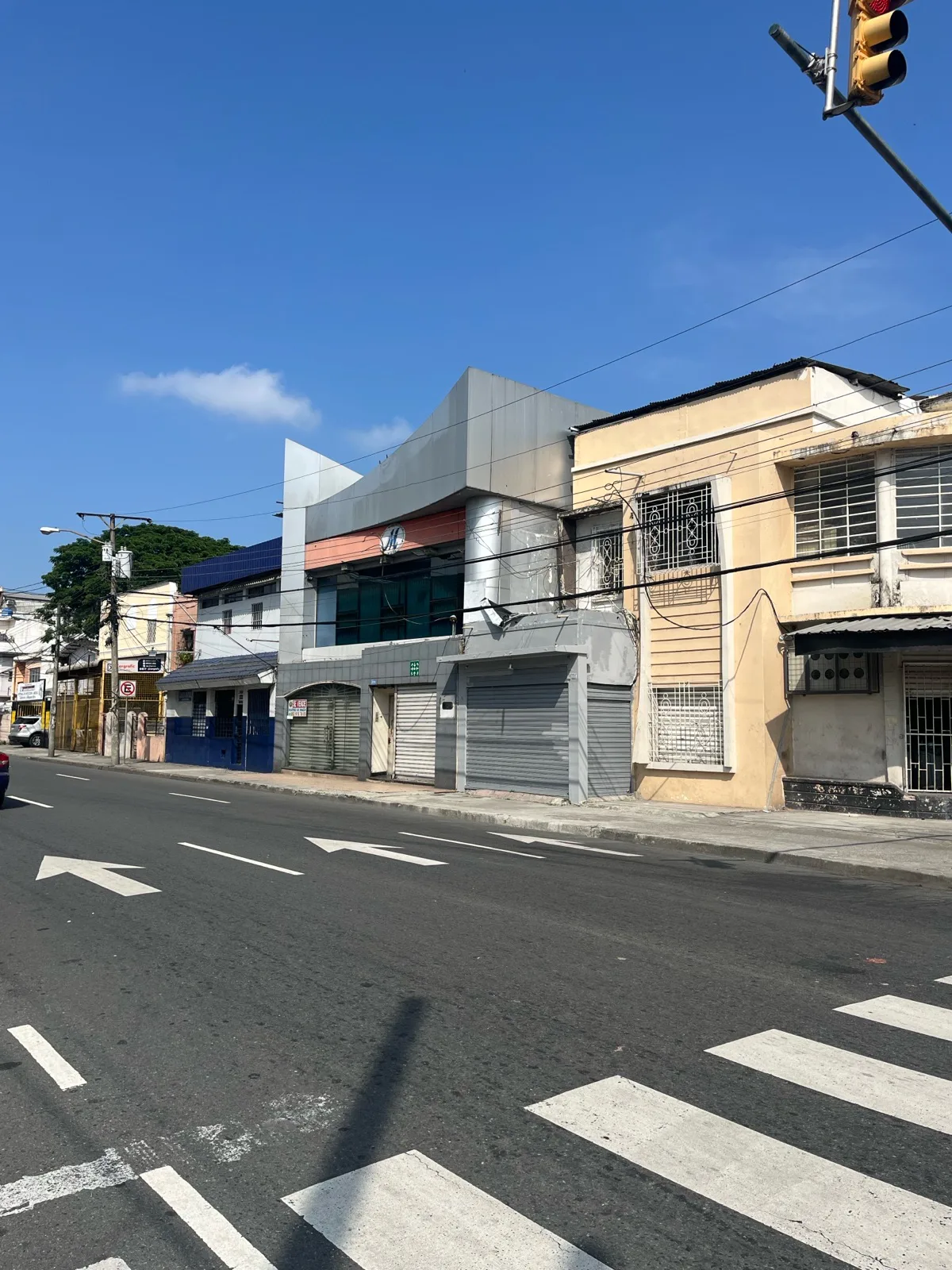 Casa y local comercial en venta en Tungurahua y Colon VanRo