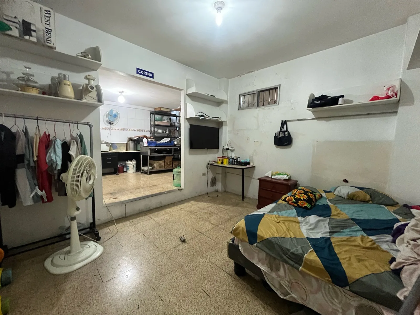 Casa y local comercial en venta en Tungurahua y Colon VanRo