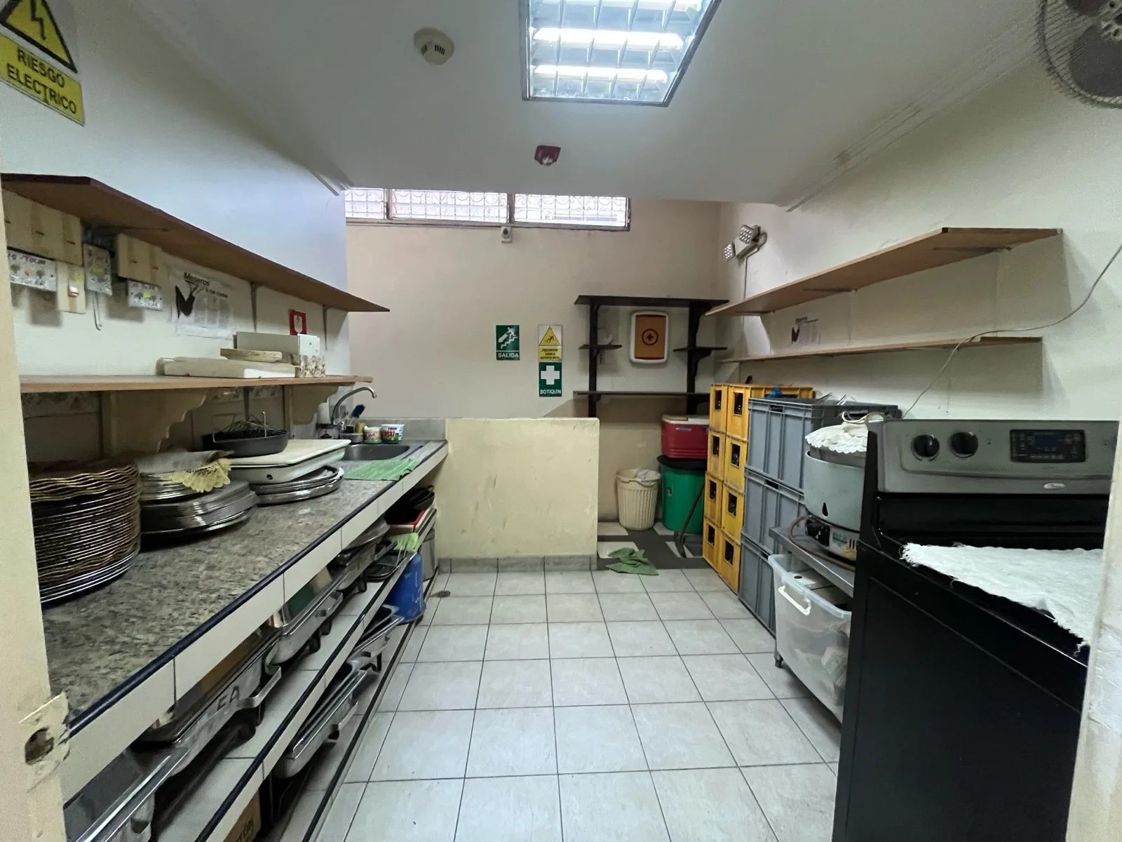 Casa y local comercial en venta en Tungurahua y Colon VanRo