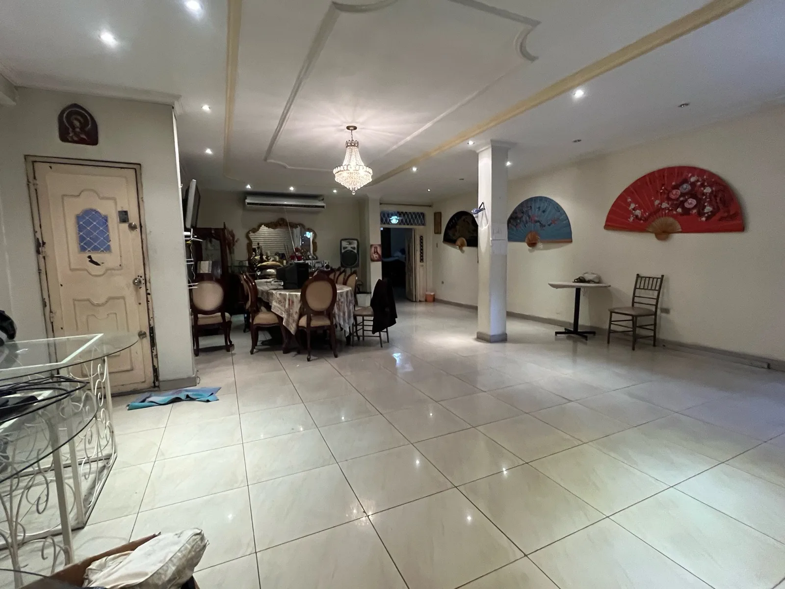 Casa y local comercial en venta en Tungurahua y Colon VanRo