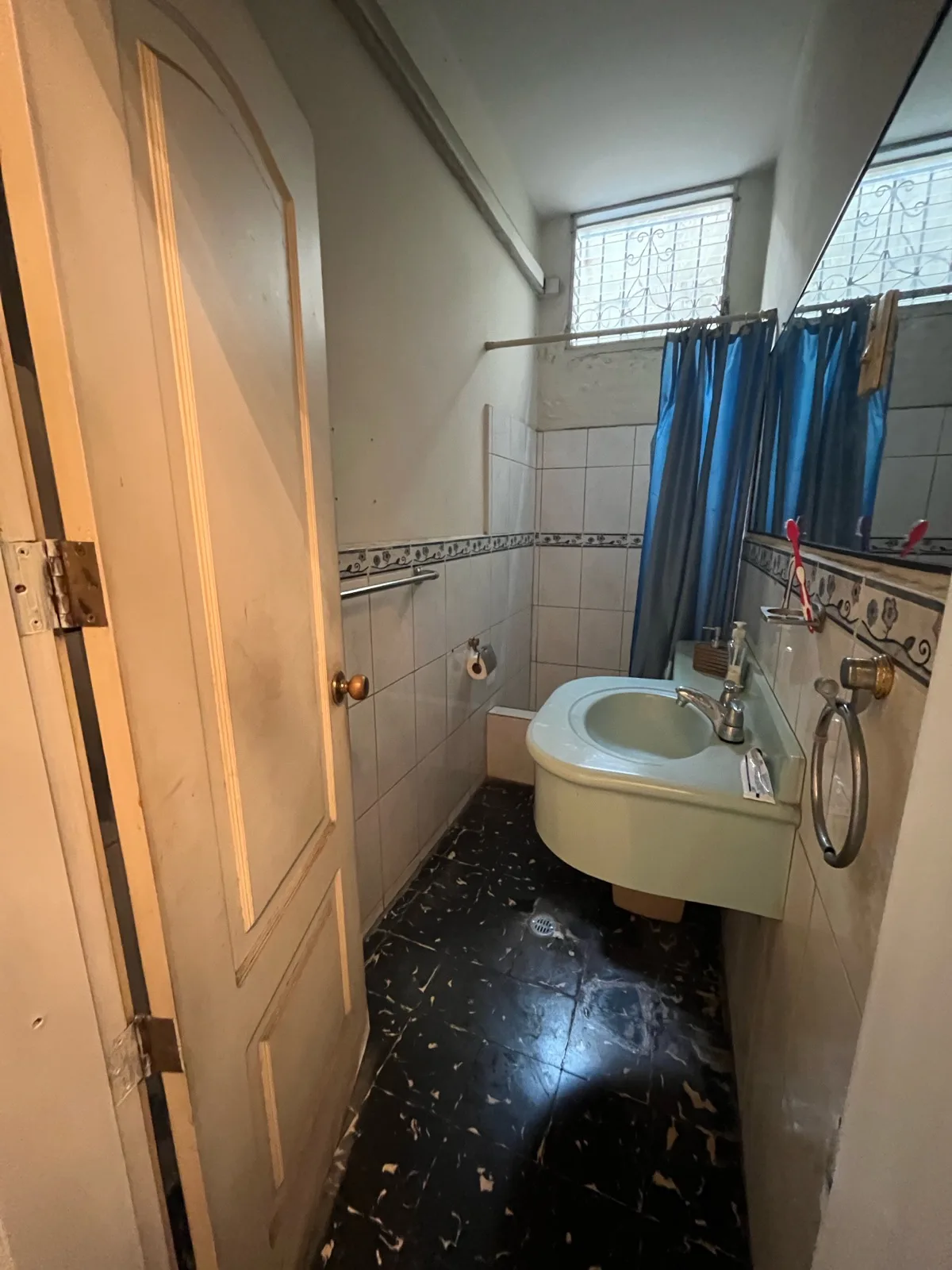Casa y local comercial en venta en Tungurahua y Colon VanRo