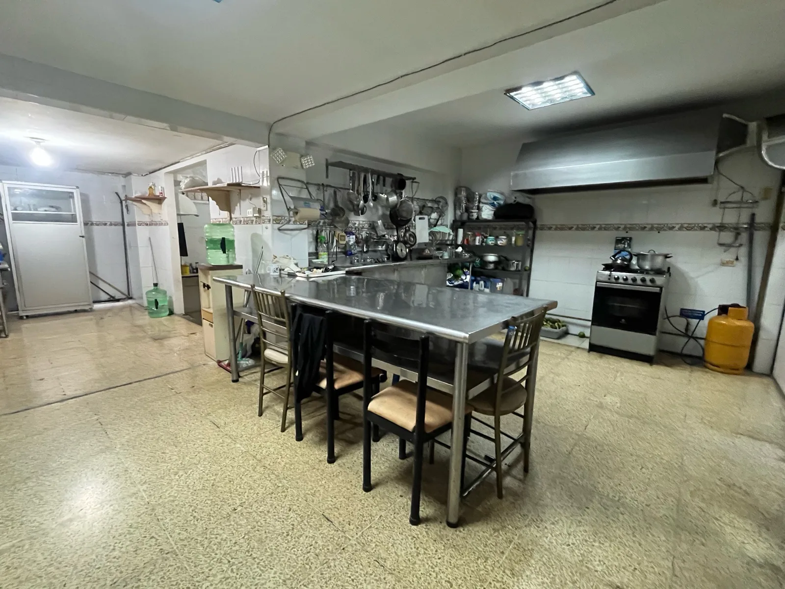 Casa y local comercial en venta en Tungurahua y Colon VanRo