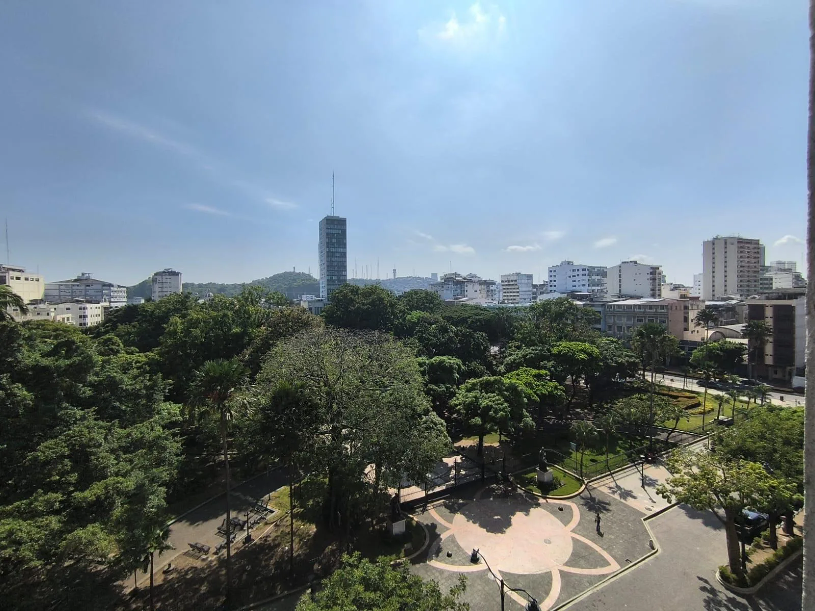 Venta de Oficina, Edificio El Forum, Centro de Guayaquil. KarR