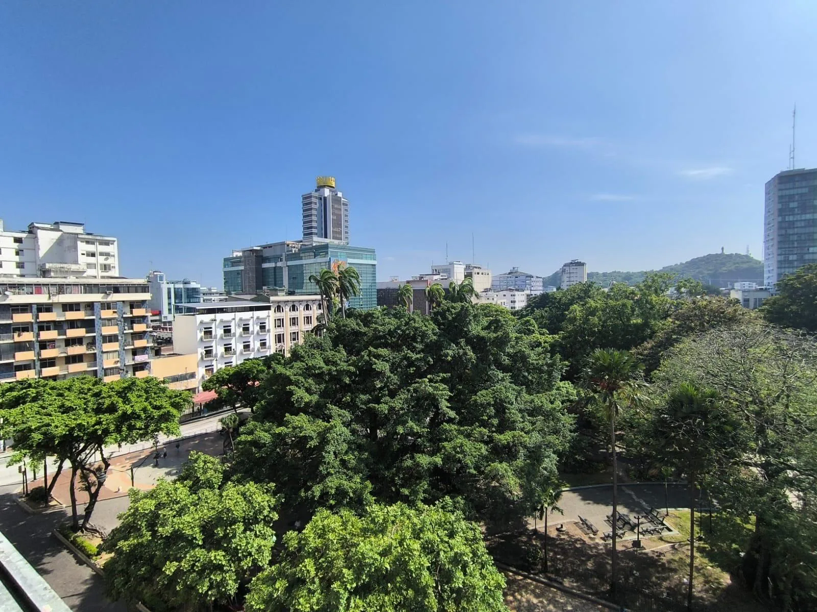 Venta de Oficina, Edificio El Forum, Centro de Guayaquil. KarR