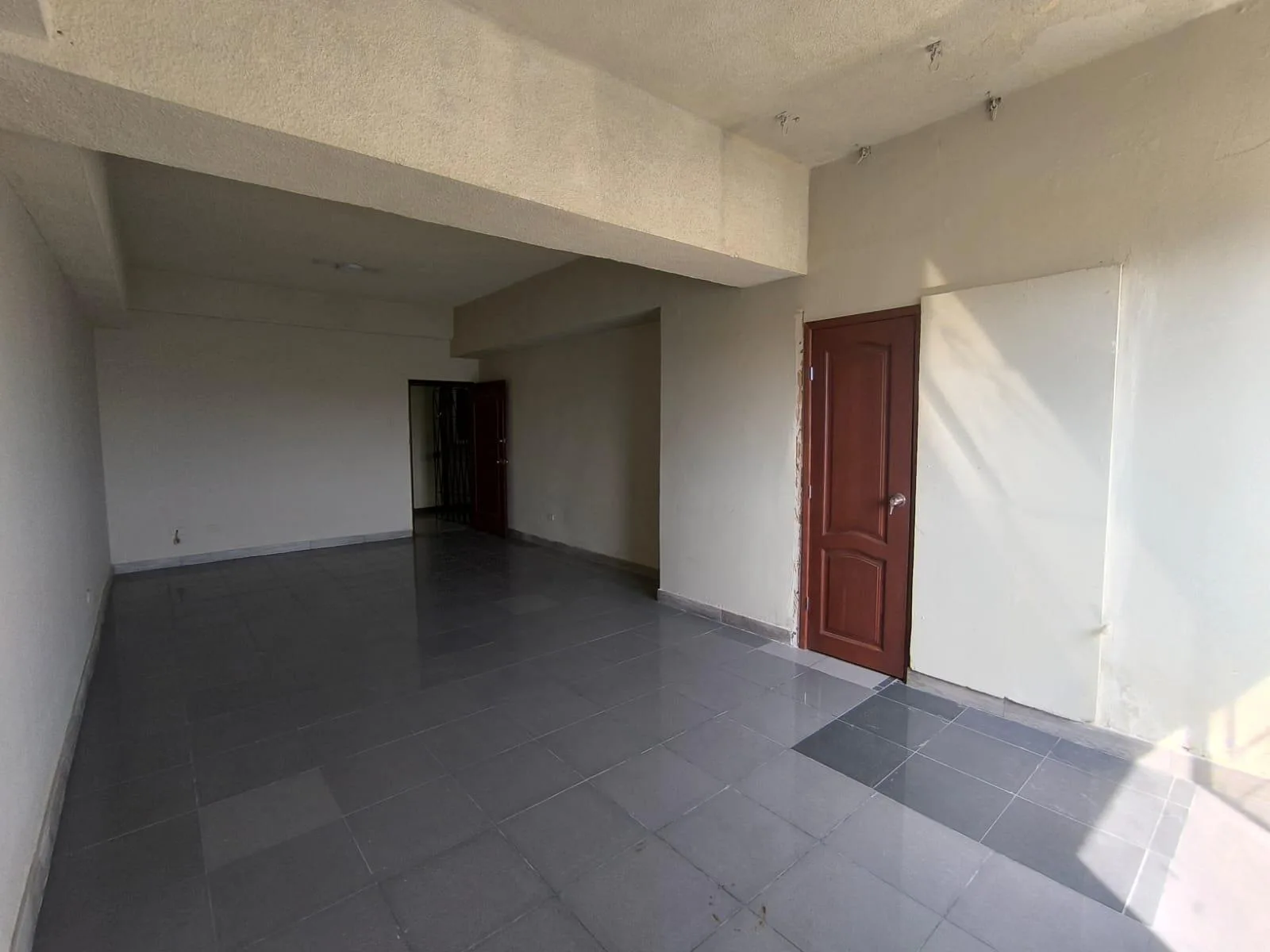 Venta de Oficina, Edificio El Forum, Centro de Guayaquil. KarR