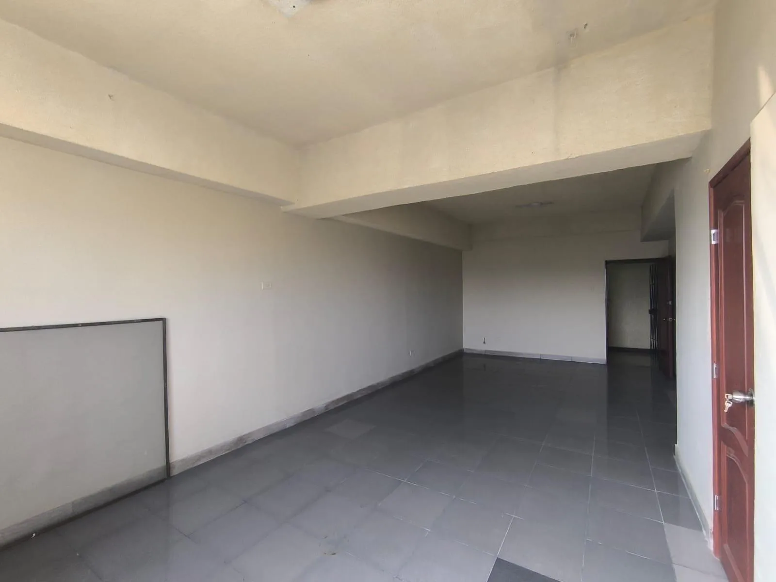 Venta de Oficina, Edificio El Forum, Centro de Guayaquil. KarR