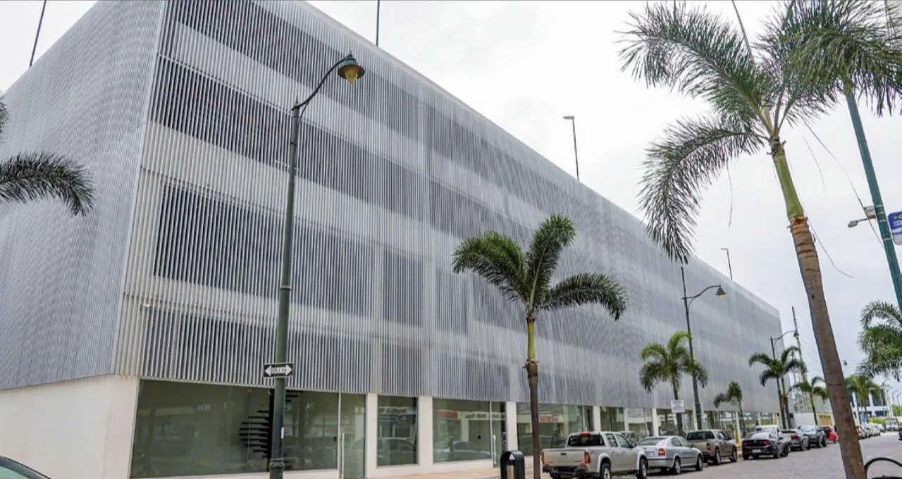 Alquiler Parqueadero Puerto Santa Ana. Condominio Parqueos Ciudad del Río. VyJ