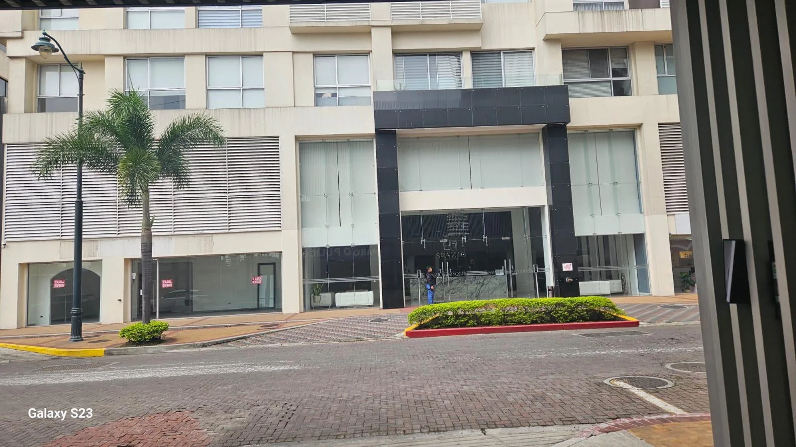 Alquiler Parqueadero Puerto Santa Ana. Condominio Parqueos Ciudad del Río. VyJ