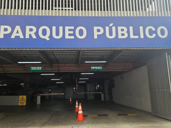 Alquiler Parqueadero Puerto Santa Ana. Condominio Parqueos Ciudad del Río. VyJ