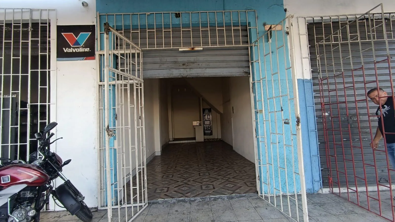 Alquiler local comercial Av 25 de Julio cerca de Iess Valdivia GinS