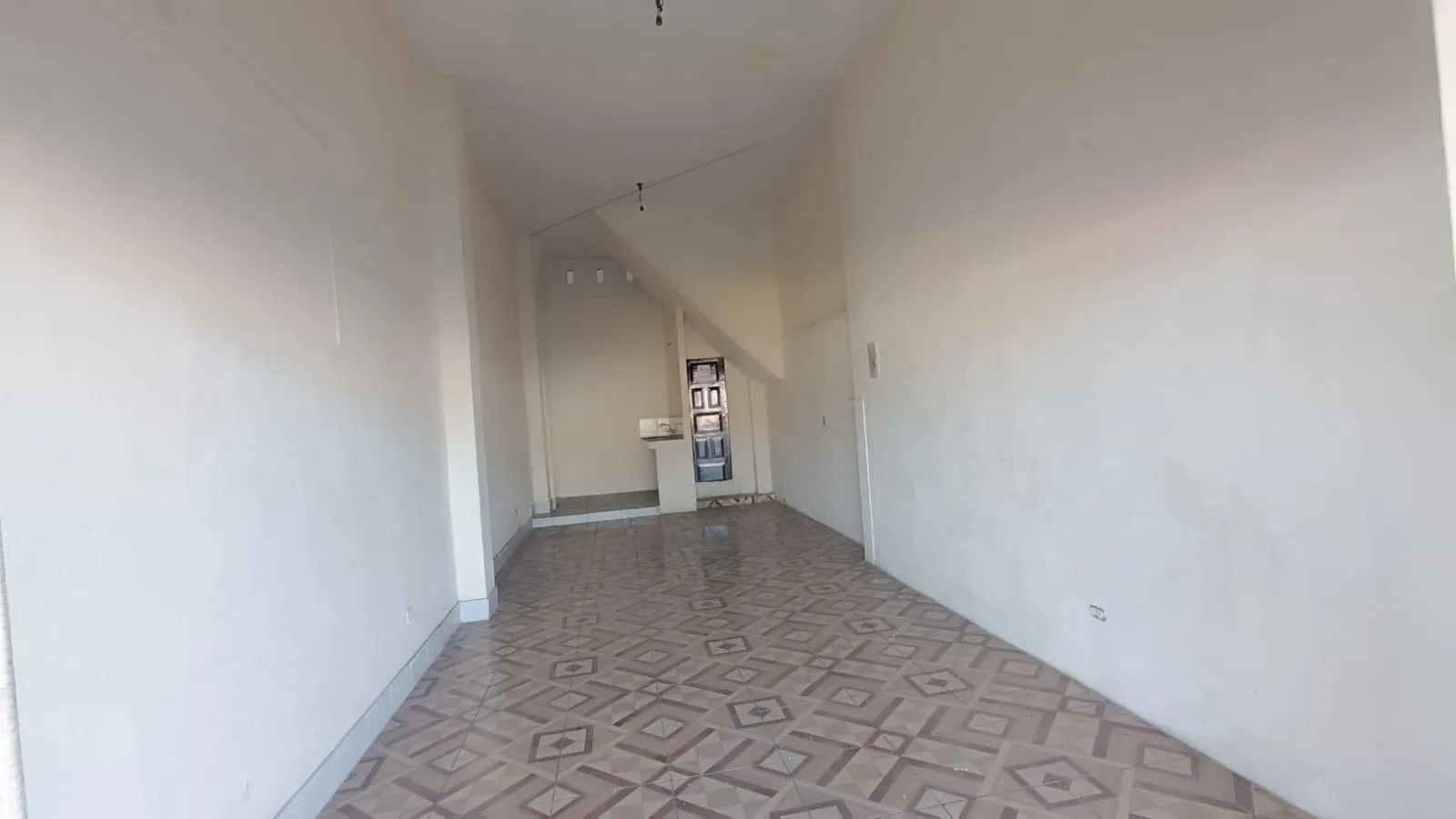 Alquiler local comercial Av 25 de Julio cerca de Iess Valdivia GinS