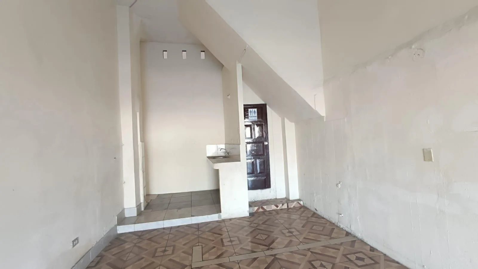 Alquiler local comercial Av 25 de Julio cerca de Iess Valdivia GinS