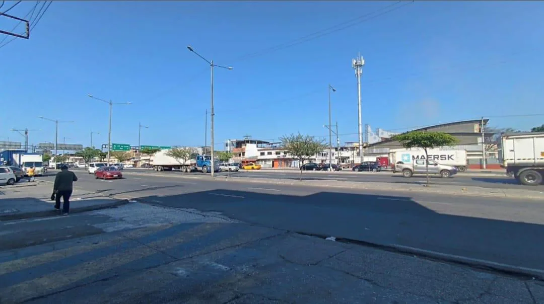 Alquiler local comercial Av 25 de Julio cerca de Iess Valdivia GinS