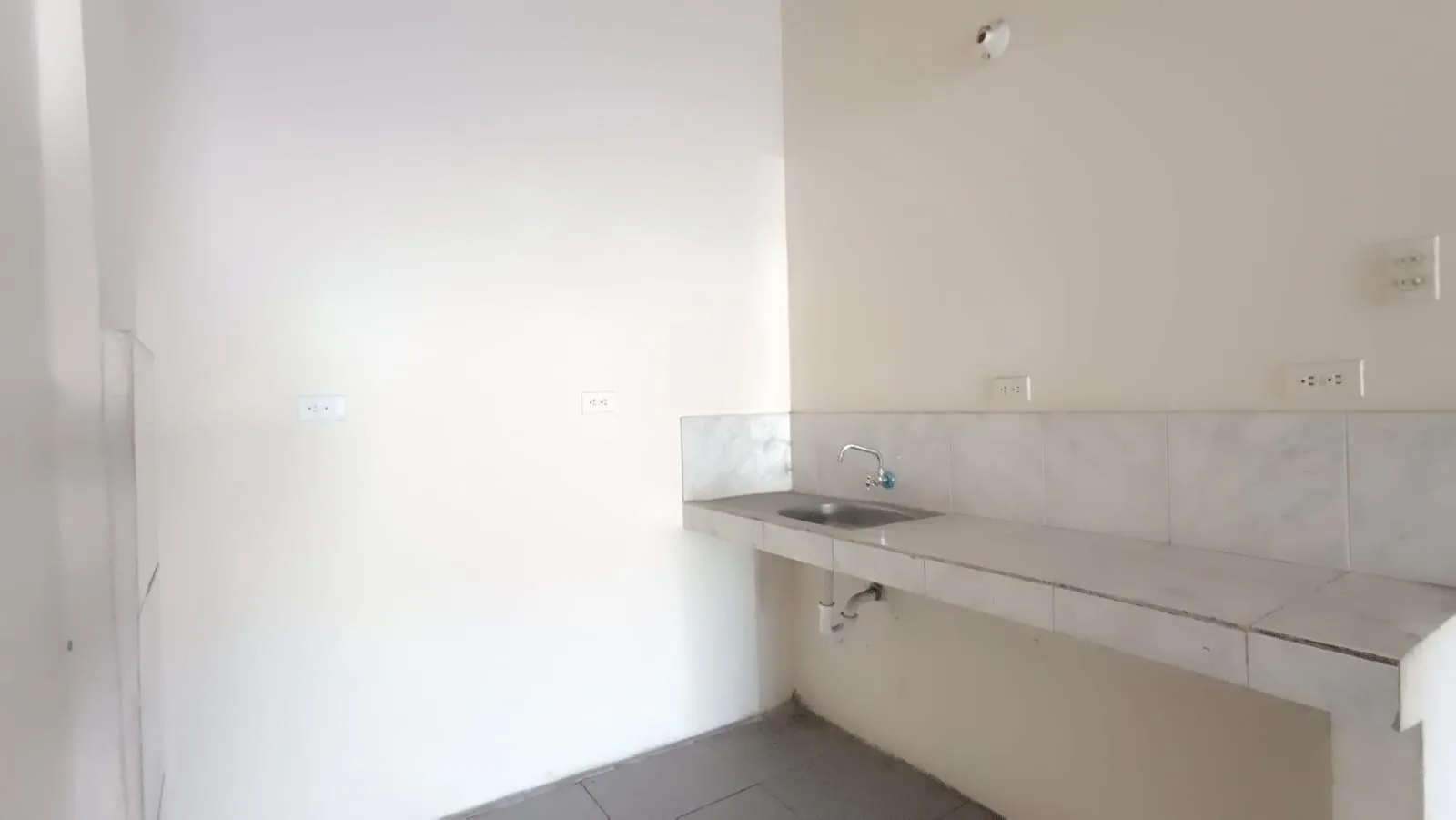 Alquiler local comercial Av 25 de Julio cerca de Iess Valdivia GinS