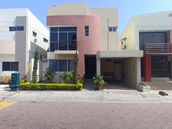 Casa en venta en Vía a la Costa GabR