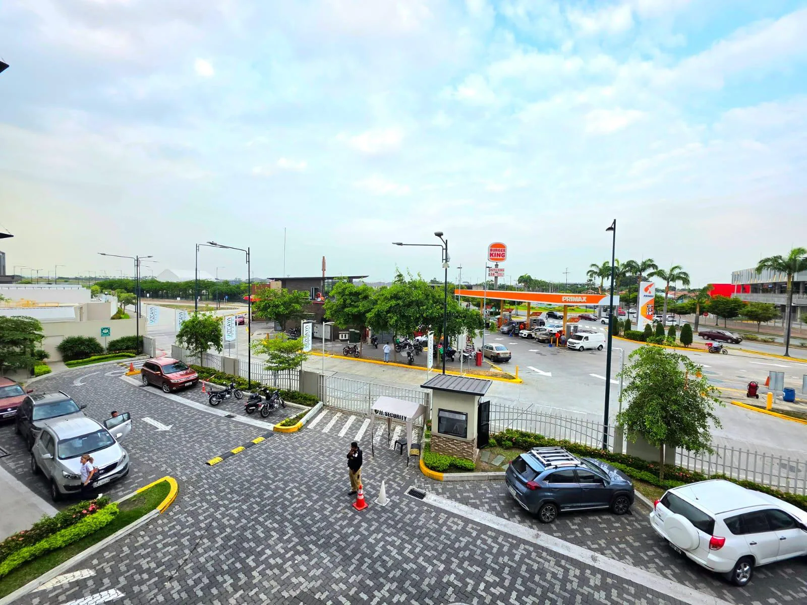 Se alquila local comercial en Plaza Vizcaya 1, AnaA