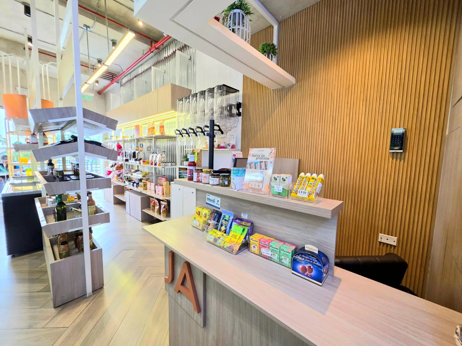 Se alquila local comercial en Plaza Vizcaya 1, AnaA