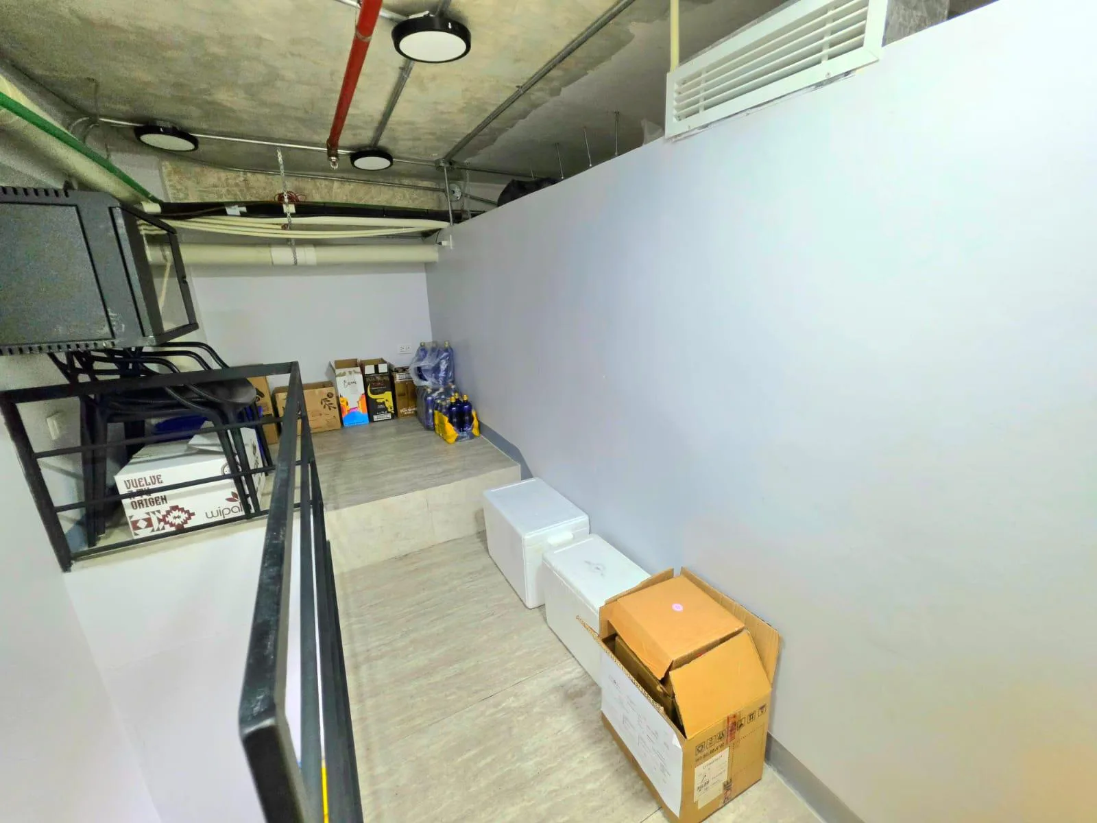 Se alquila local comercial en Plaza Vizcaya 1, AnaA