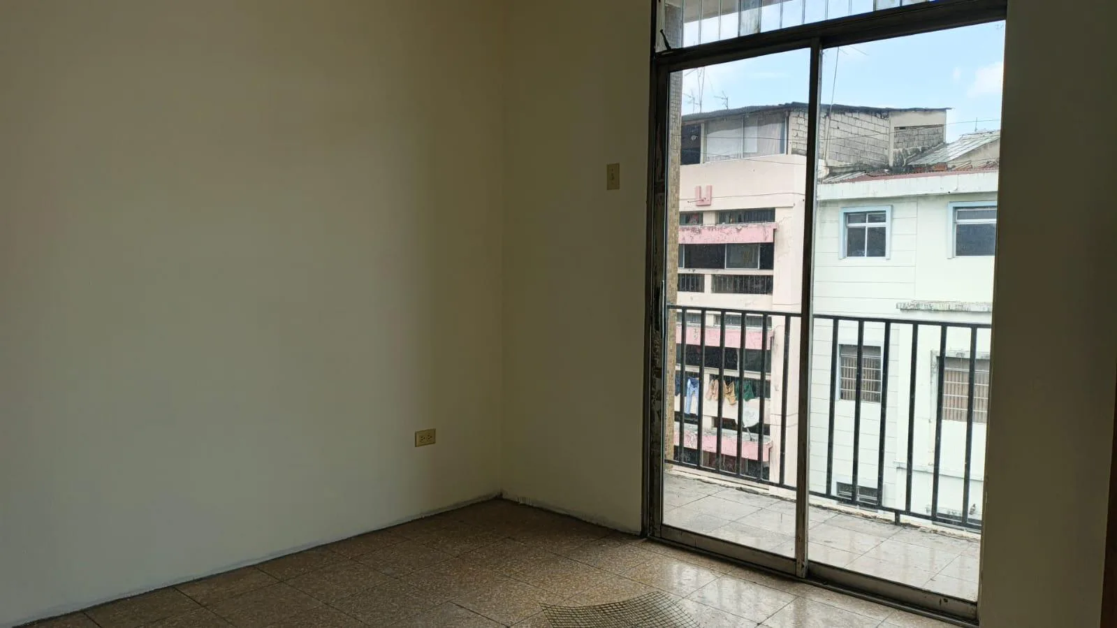 Edificio con Oficinas y Departamentos en Alquiler, P.P. Gómez y L. de Garaycoa, EliC