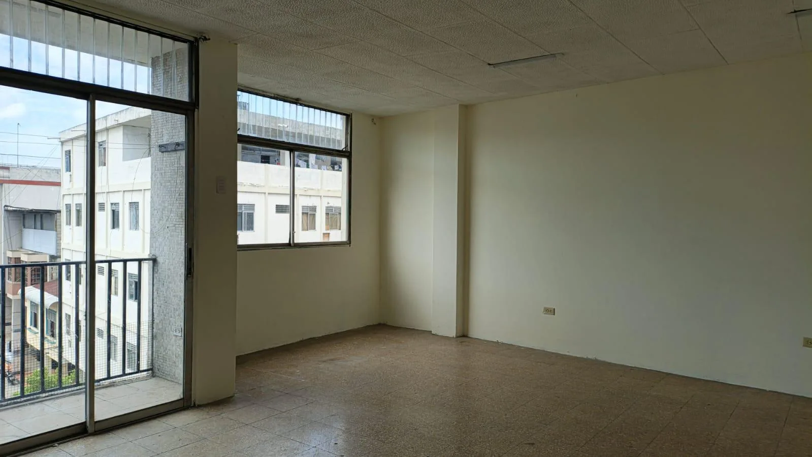 Edificio con Oficinas y Departamentos en Alquiler, P.P. Gómez y L. de Garaycoa, EliC