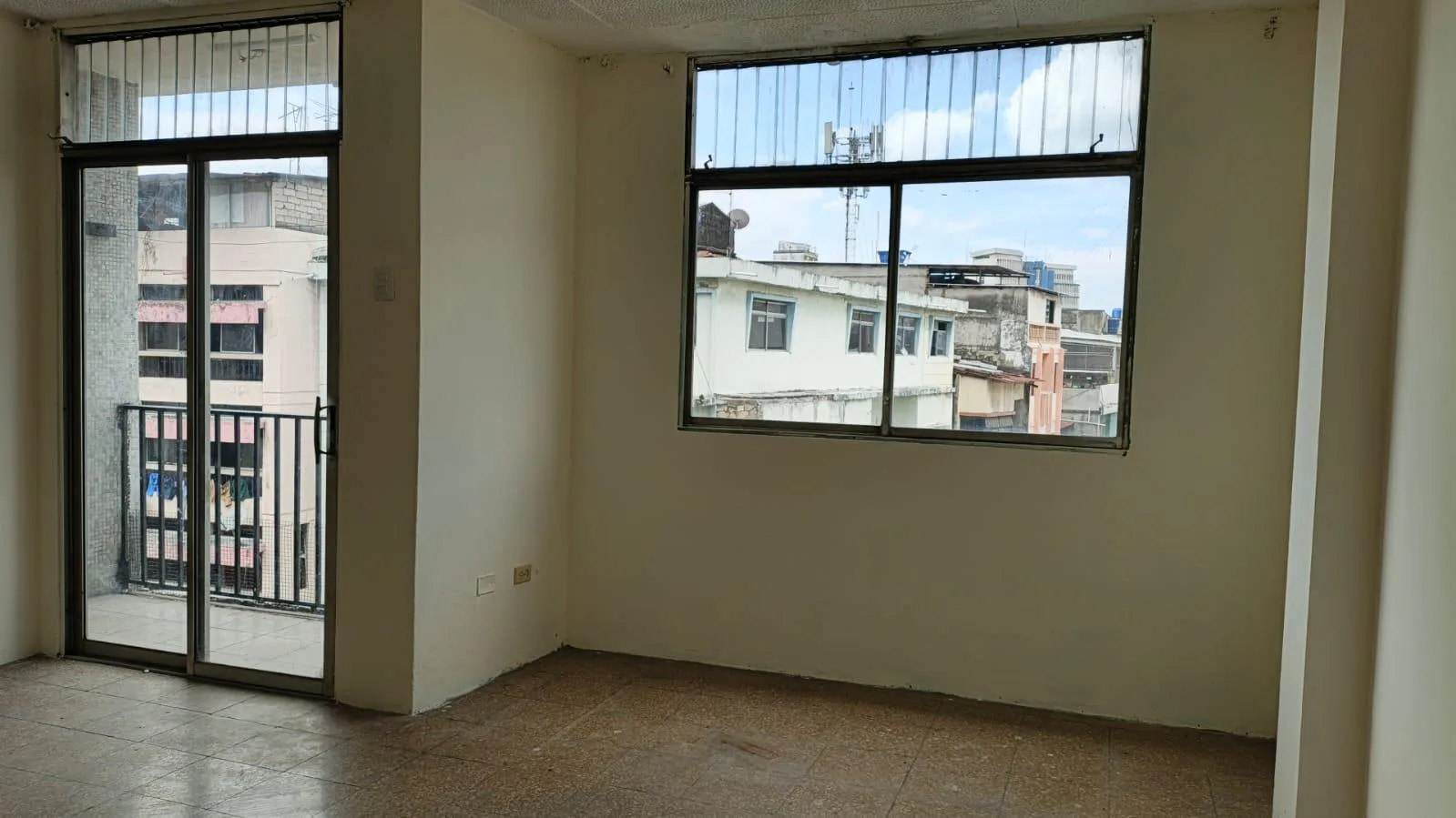 Edificio con Oficinas y Departamentos en Alquiler, P.P. Gómez y L. de Garaycoa, EliC
