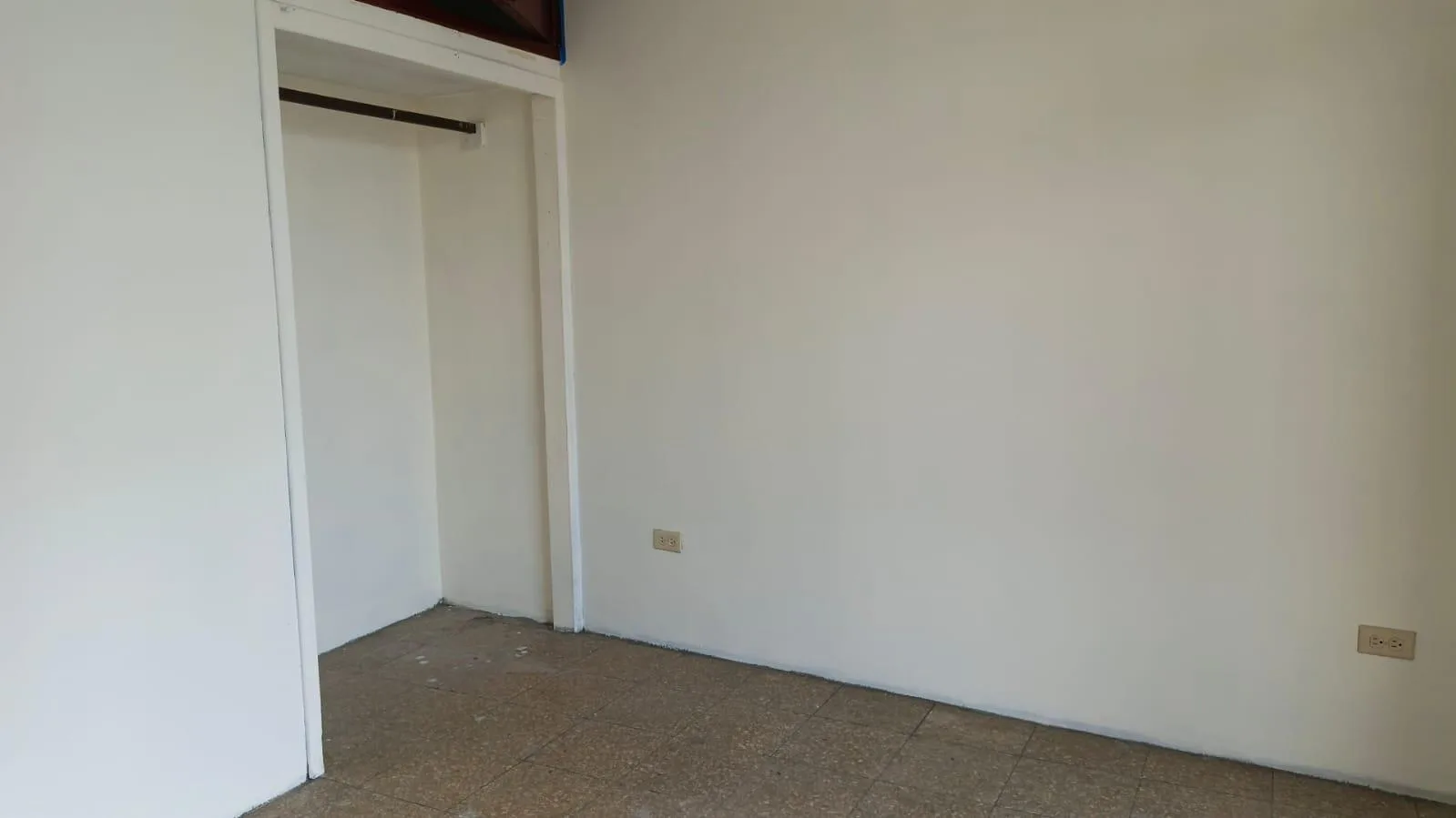 Departamento en Alquiler, P.P. Gómez y L. de Garaycoa Esquina, Tercer Piso, EliC