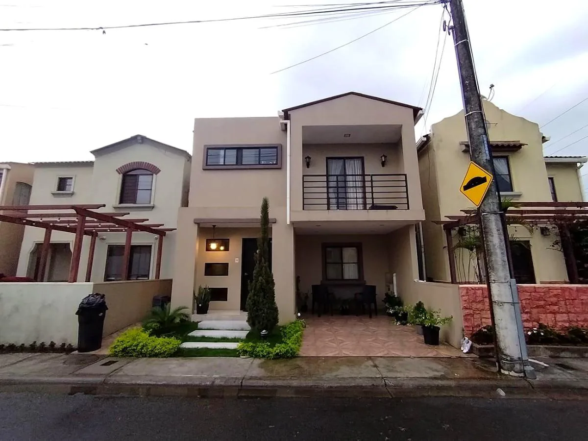 Casa en Venta para Urb La Rioja etapa Almeria EstF