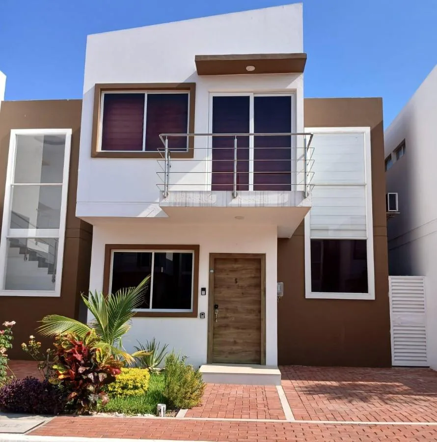 Casa Amoblada en Venta Urbanizacion Rosabell Via Spondylus TatO