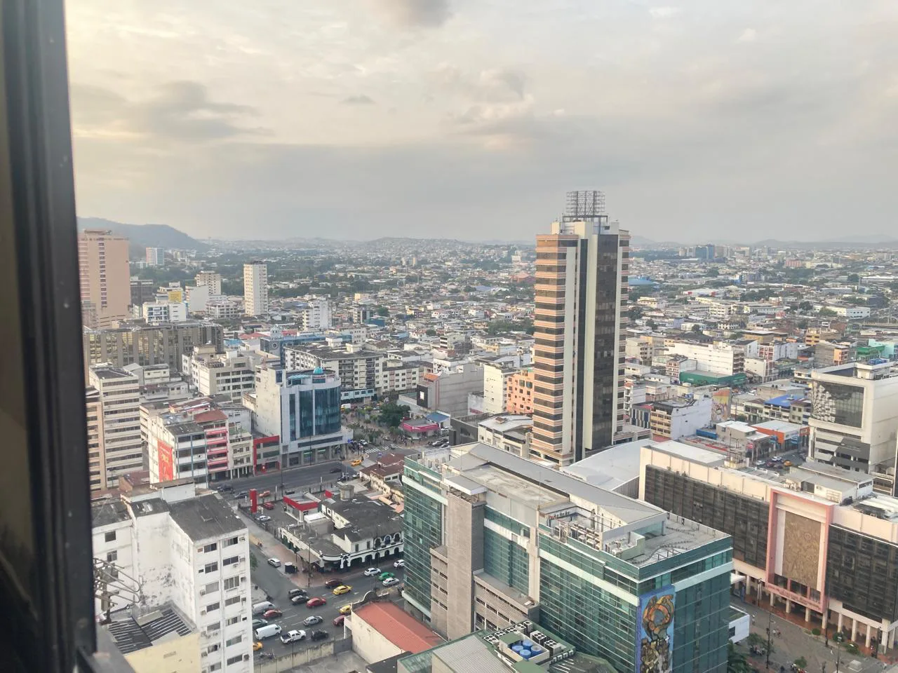 Alquiler de Oficina amoblada en Edificio El Forum, Centro de Guayaquil. KarR