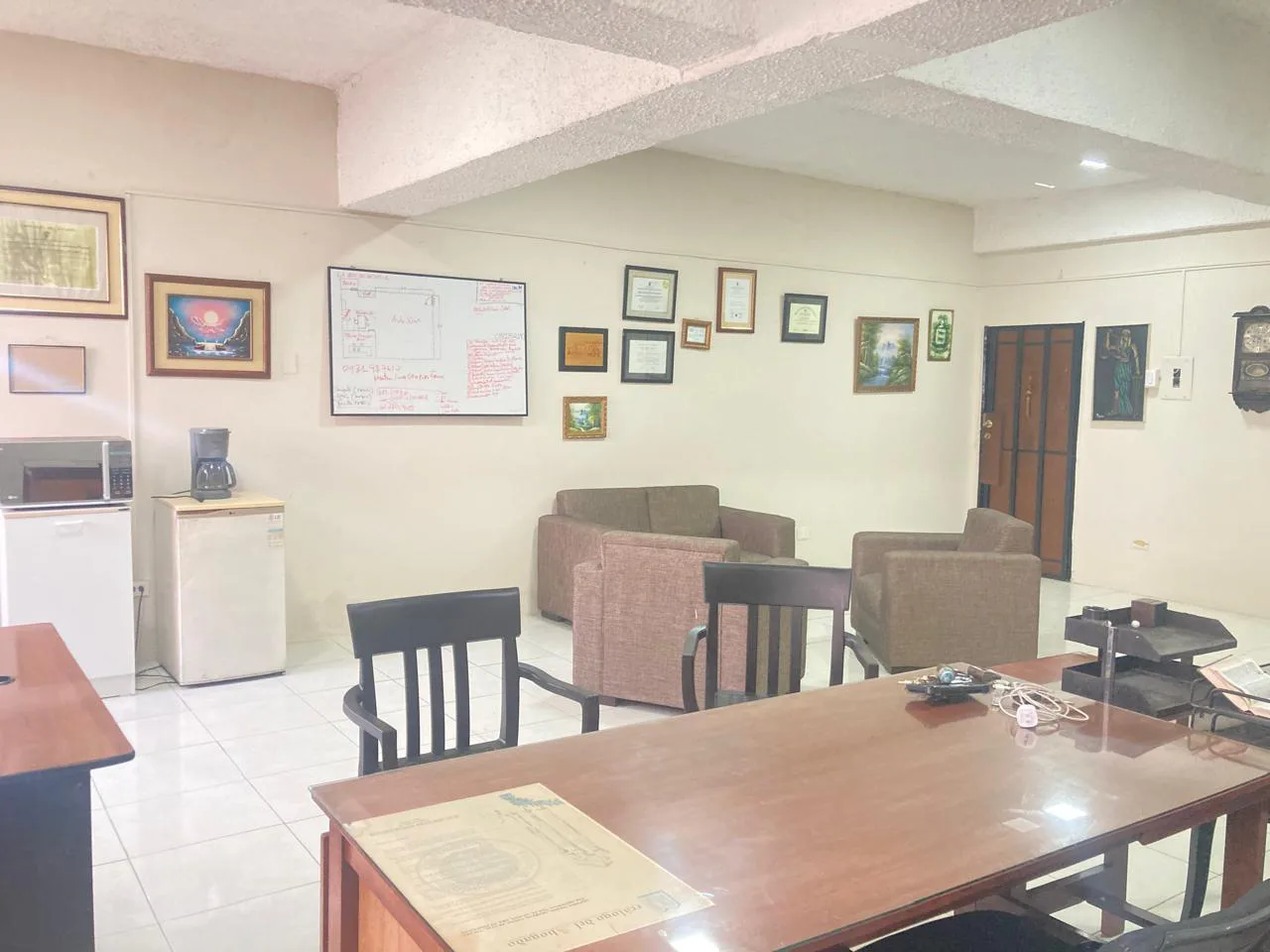 Alquiler de Oficina amoblada en Edificio El Forum, Centro de Guayaquil. KarR