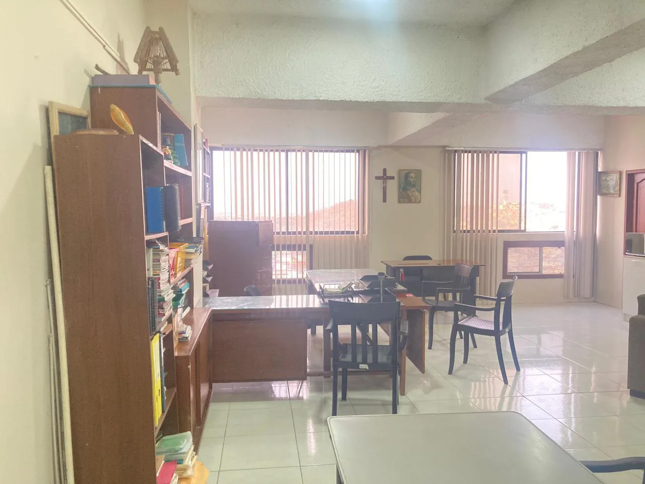Alquiler de Oficina amoblada en Edificio El Forum, Centro de Guayaquil. KarR