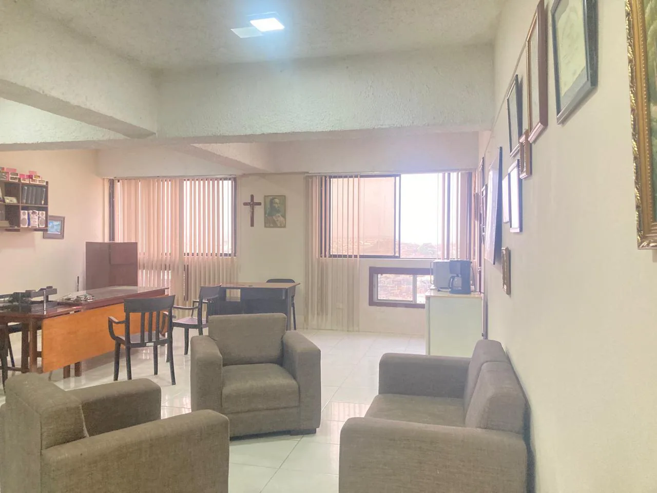 Alquiler de Oficina amoblada en Edificio El Forum, Centro de Guayaquil. KarR