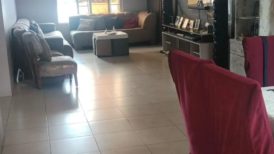 Casa rentera en venta en Machala, Barrio Primero de Enero, callejón PaoC
