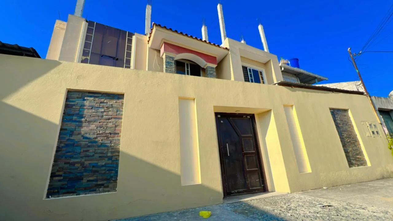 Casa rentera en venta en Machala, Barrio Primero de Enero, callejón PaoC