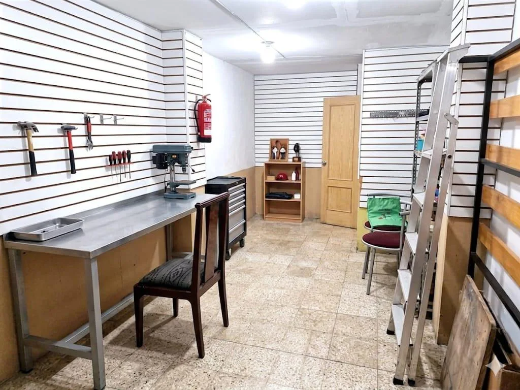 Venta Locales Comerciales. Centro de Guayaquil. Calle Vélez y Lorenzo Garaicoa. VYJ