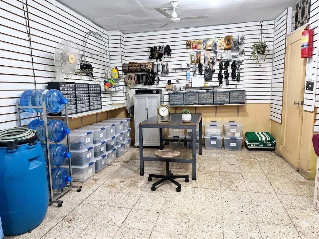 Venta Locales Comerciales. Centro de Guayaquil. Calle Vélez y Lorenzo Garaicoa. VYJ