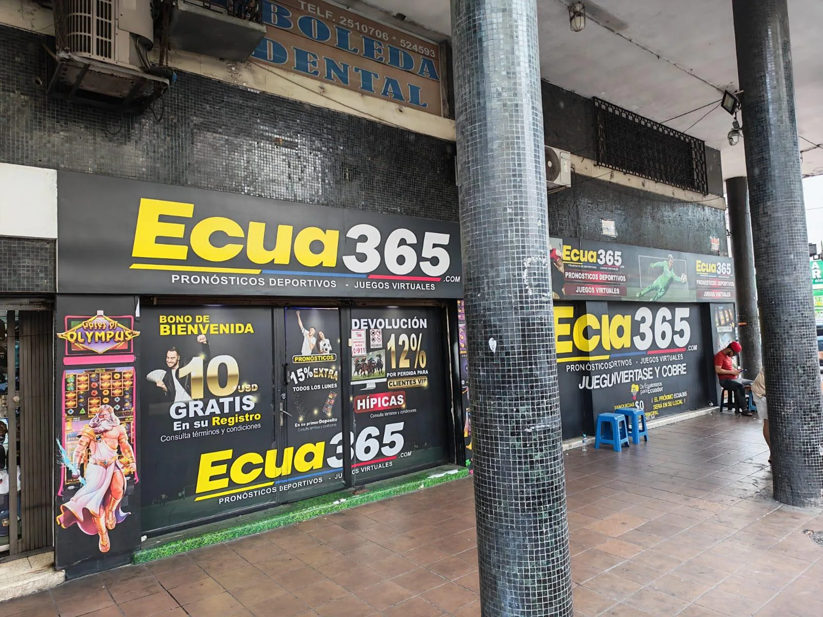 Venta Locales Comerciales. Centro de Guayaquil. Calle Vélez y Lorenzo Garaicoa. VYJ