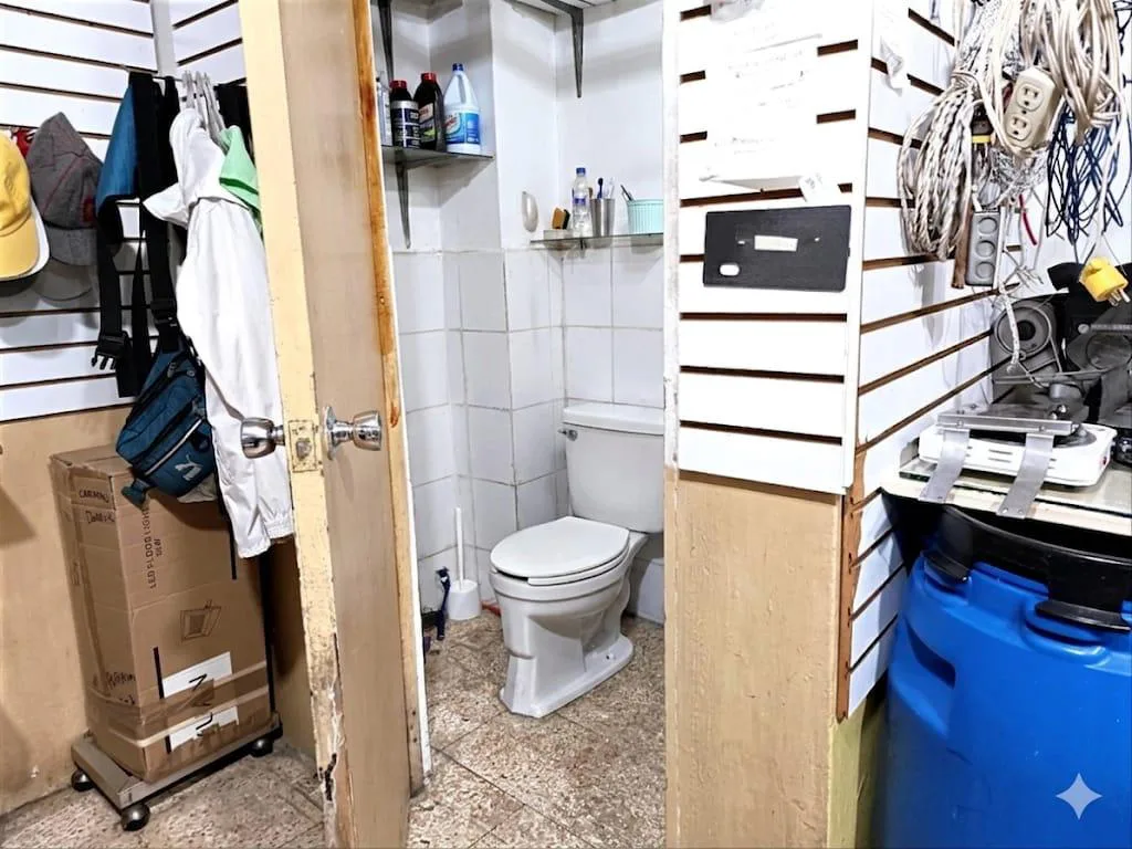 Venta Locales Comerciales. Centro de Guayaquil. Calle Vélez y Lorenzo Garaicoa. VYJ